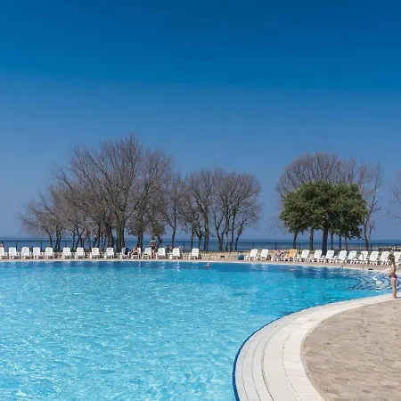 Modern Near The * Umag
